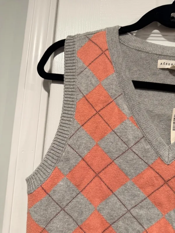 NWT Aeropostale Size M Gray Coral V Neck Argyle Cropped Stretch Sweater Vest - Image 6