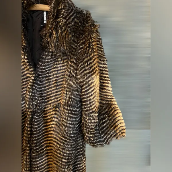 Willow and Clay Animal Print Faux Fur Coat Jacket Women's 3/4 Sleeve M Festival - Image 3