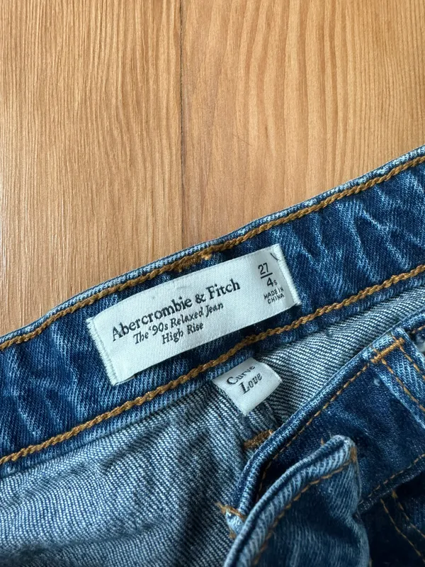 Abercrombie Curve Love 90’s Relaxed Jean - Image 4