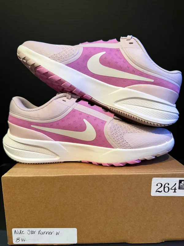 Women’s Nike Star Runner 8W  - Image 2