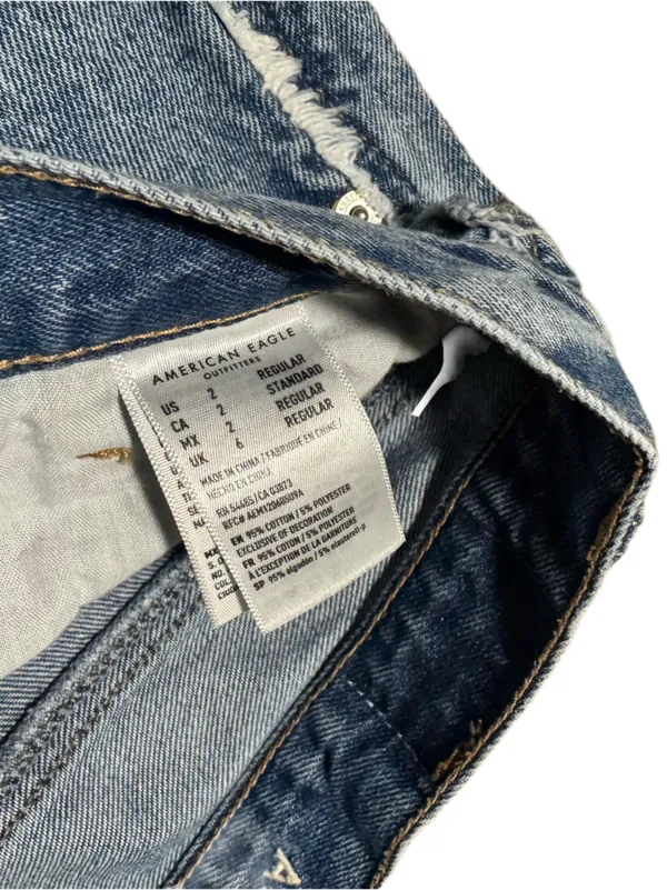American Eagle Mom Jean Women's 2 Denim Raw Hem Straight Leg Light Wash Casual - Image 5