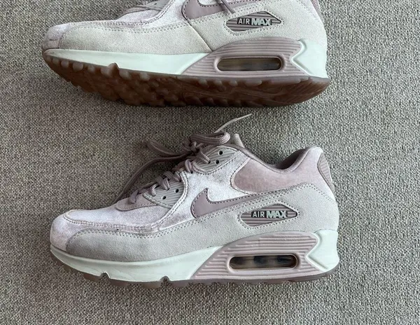 Nike Air Max 90 Rose Pink Velvet Women’s Size 7.5 - Image 2