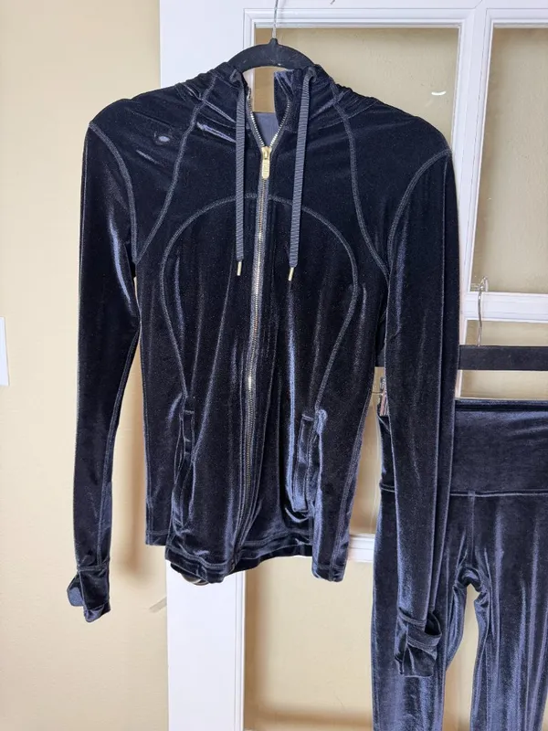 LULULEMON Velvet Set Define Gold Zip Up Jacket Size 6 & Leggings Size 2 Black - Image 2
