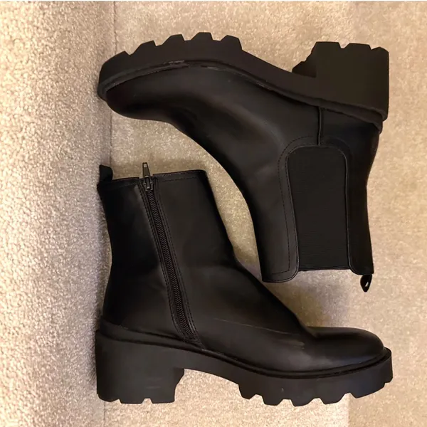 Time and Tru Chelsea‎ Boots Black Lug Sole Chunky Heel Womens 9 WMTT42FF031 - Image 6