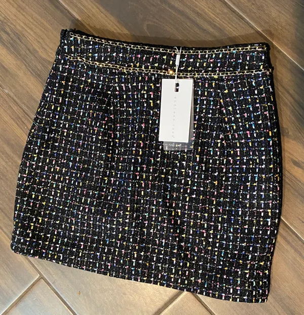 Vici Boldly Elegant Tweed Chain Mini Skirt - Black - Image 9