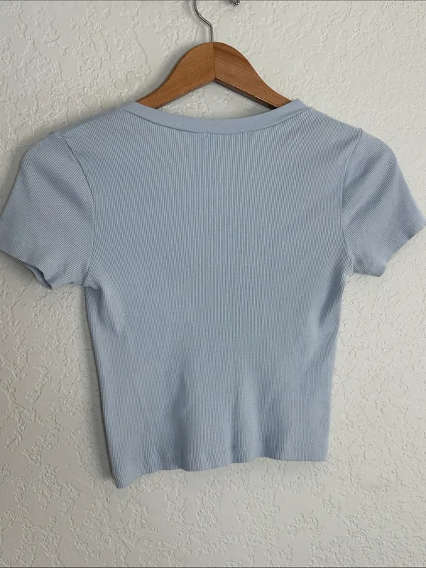 NEW Brandy Melville Sky Blue Ribbed Crop Top Y2K V Neck - Image 4