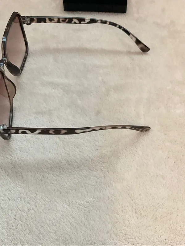 Women's Gray Tortoiseshell Square Sunglasses with Gray Gradient Lenses Brown - Image 4