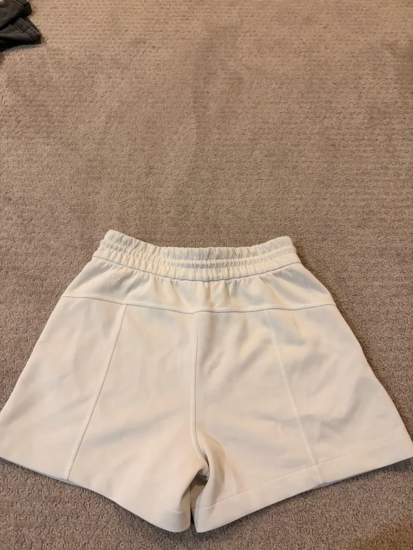 Lululemon Softstreme High-Rise Shorts 4" - Image 2