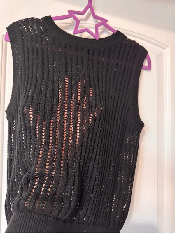 Uniqlo Black Sleeveless Knit Tank Top - Image 5