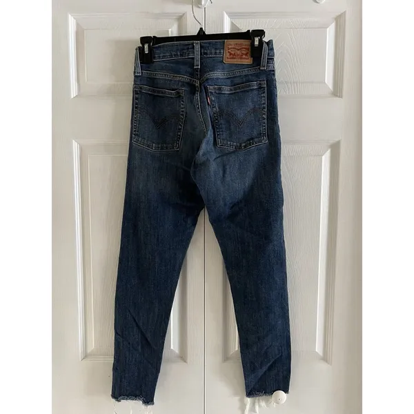 Levis Women’s Wedgie Skinny Medium Wash Button Fly Raw Hem Size‎ 26 - Image 4