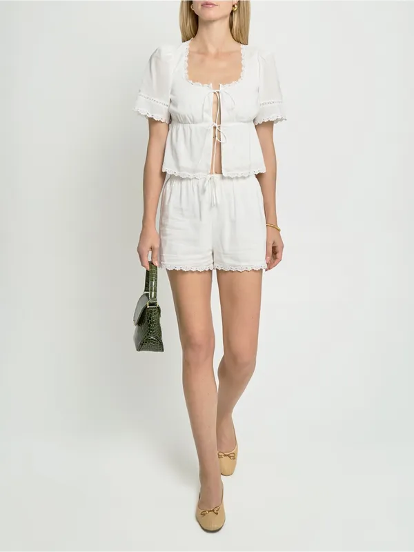 NWT kourt Emma Top size Medium M White tie front lace blouse Few Moda - Image 4