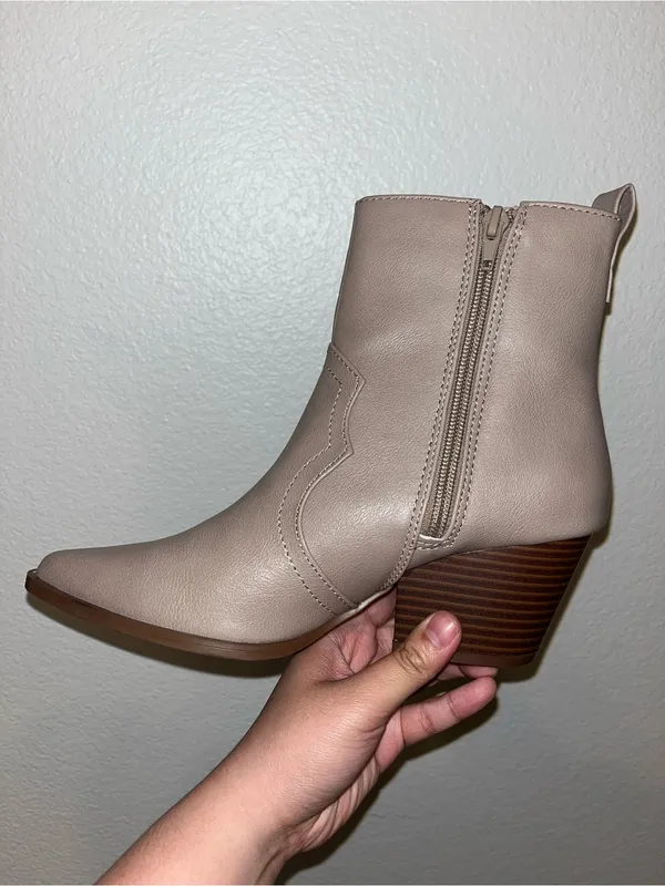NEW Qupid Nude Beige Western Ankle Booties Pointed Toe Block Heel Size 6 - Image 4