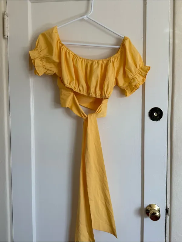 Sweetheart Yellow Puff-Sleeve Crop Top by - Image 6