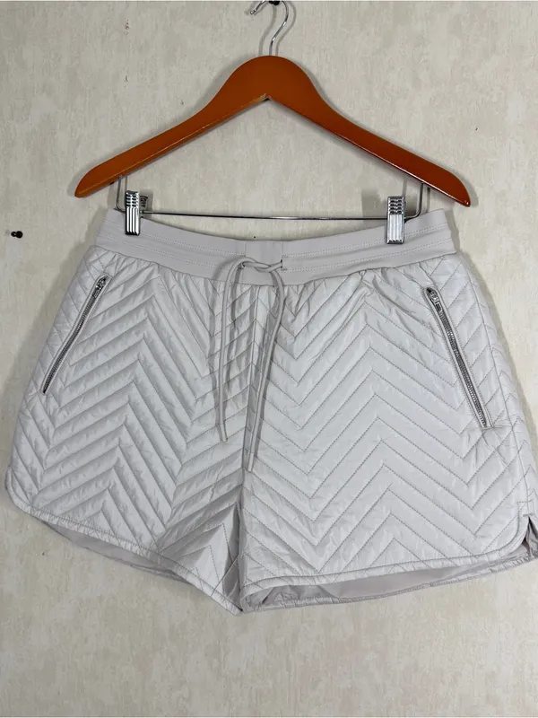 Athleta Women’s Apres Ski Quilted Shorts Puffer Insulated in Beige Chevron 8 - Image 4