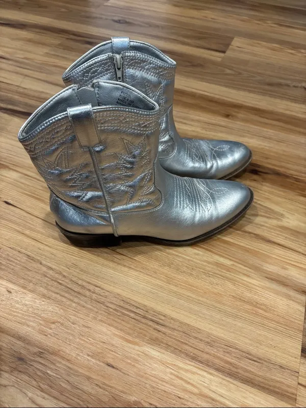 Coconuts by Matisse Metallic Silver Western Ankle Boots - Image 3