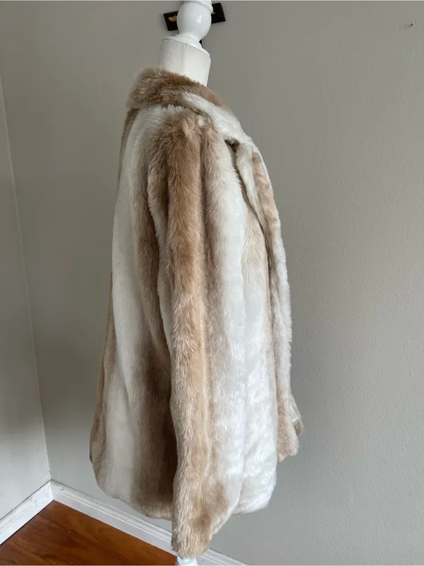XOXO Two-Tone Faux Fur Coat in Cream & Tan - Image 4