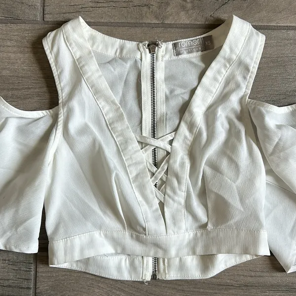Rumor boutique lace up cold shoulder top - Image 2