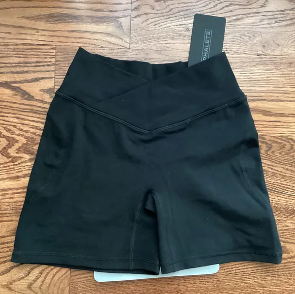 Alphalete Surface Power Shorts XS - Image 4