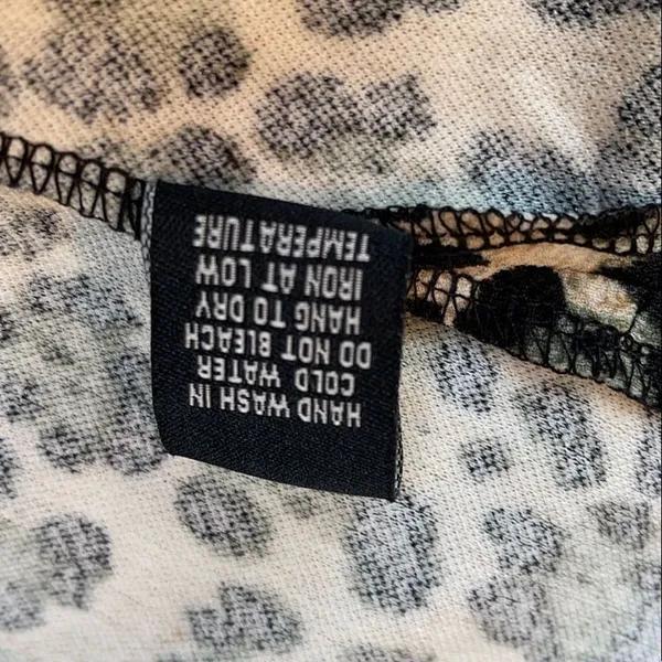 NWOT Jules & Leopold tan with green & black leopard spots the neck top - Image 7