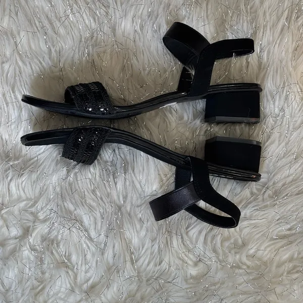 Mochi‎ Black Women's Synthetic Sandals 2” Size 39 - Image 4