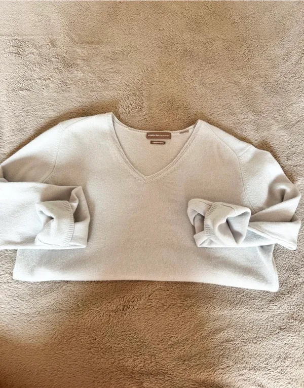 Valerie Seperates Pale Blue Cashmere V-Neck Sweater - Image 3