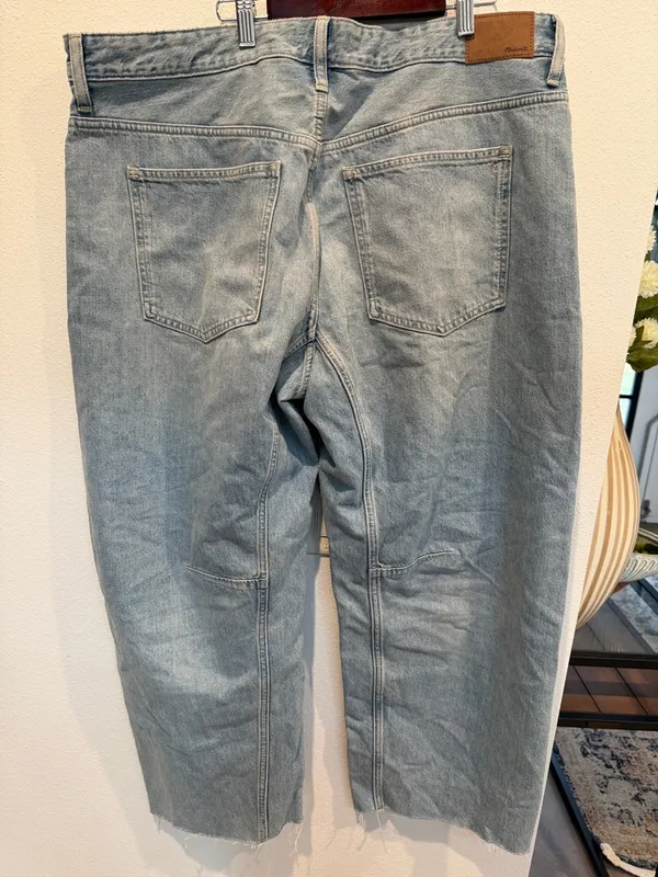 Madewell Light Wash Relaxed Women's Barrel jeans - Image 4