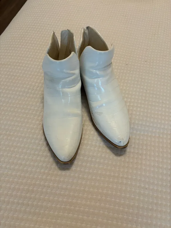 White booties Size 3 - Image 2
