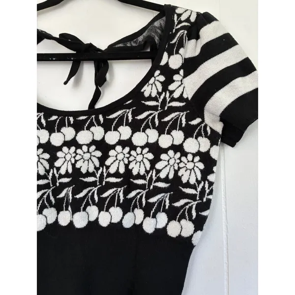 Maeve Anthropologie Black White Cherry Floral Knit Crop Top Bow Back Small - Image 4