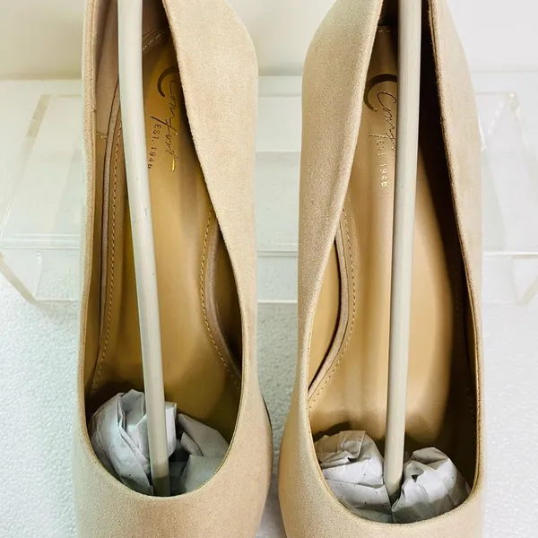 Beige faux suede pumps heels Tan Size 10 - Image 4