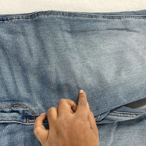 Hollister Ultra High Rise Mom Jean Womens Size 27 Light Wash‎ Denim Tapered Leg - Image 7
