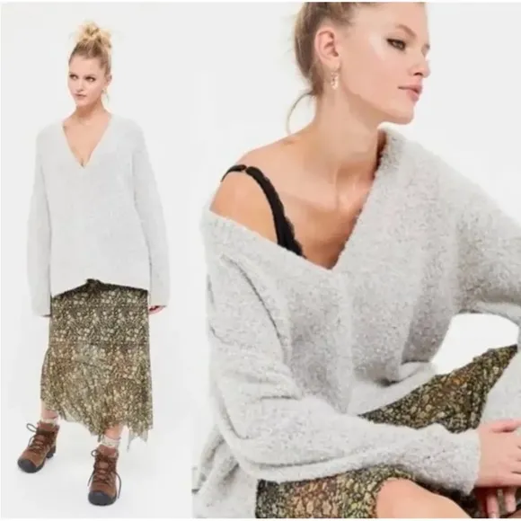 Urban Outfitters UO Rosie Soft V-Neck Side Slit Sweater Oversize - Image 2