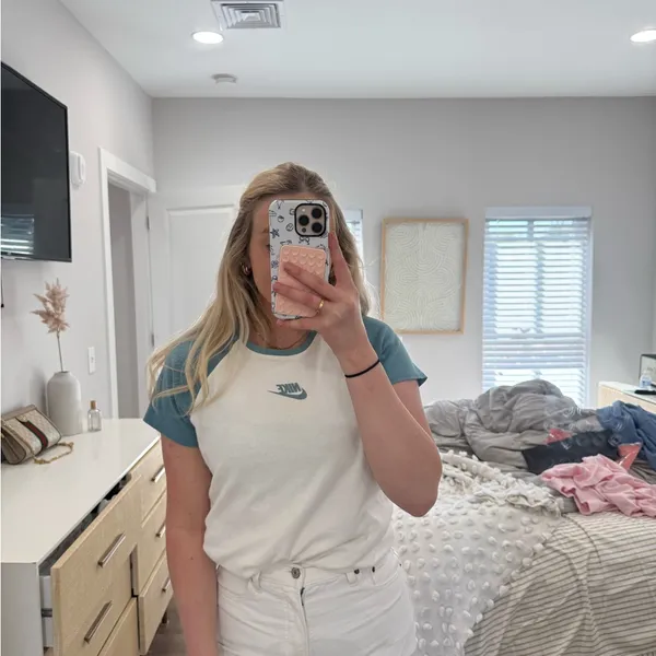 Nike Women's vintage Tee xl - Image 4