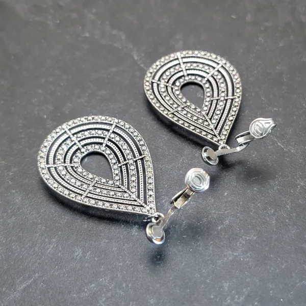 Vintage Clip On Earrings Extra Large Silver Tone Dangle Drop Black & Clear Gems - Image 8