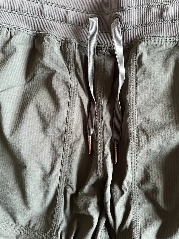 Lululemon Lightweight Adjustable Mid-Rise Cargo Pants - Image 9