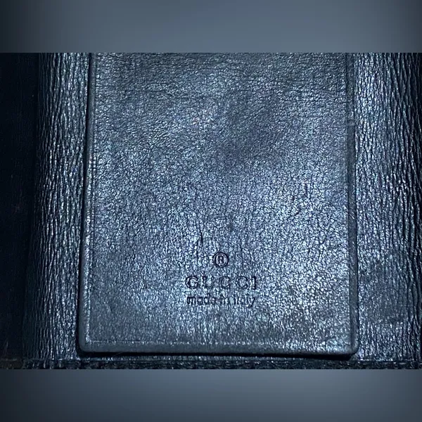 Gucci Black Leather Card Holder with Gold Logo - Image 10