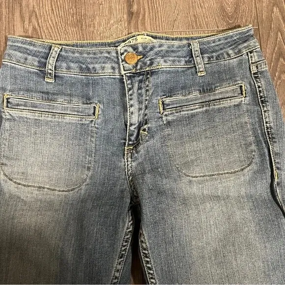 NEW Zara mid Rise Flare Jeans Light Wash Bootcut Zip Fly Denim Pockets Size 4 - Image 2