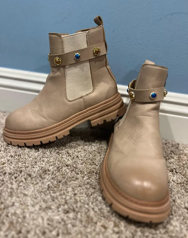 Tan Chelsea ankle boots Size 8 - Image 2