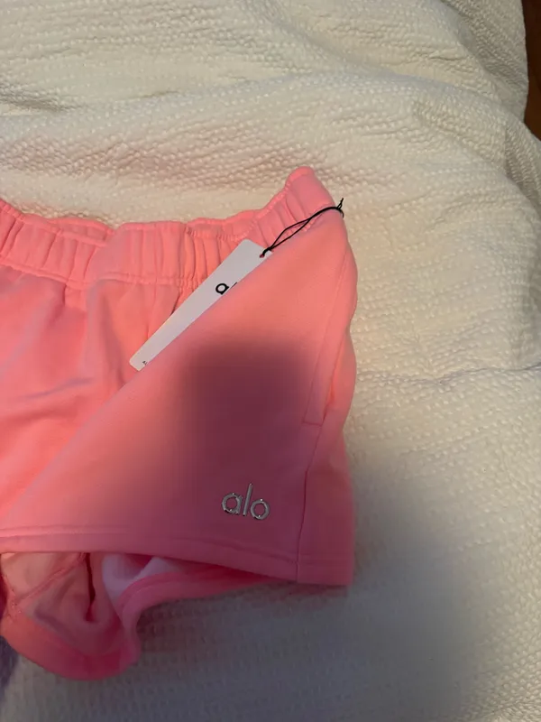 NWT LIMITED EDITION COLOR Alo Sweat Shorts Yoga Accolade pink - Image 3