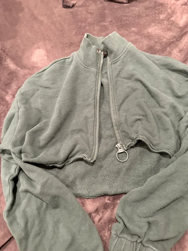 Emerald green cropped zip sweater - Image 3