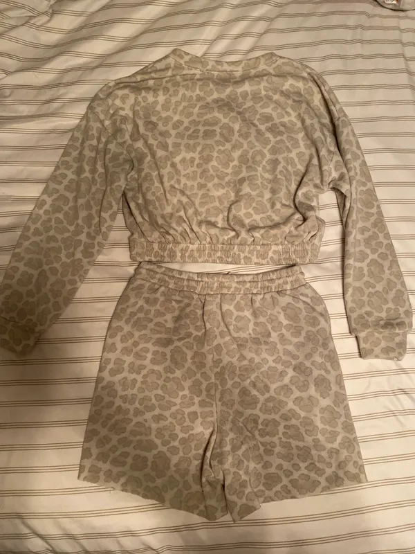 Forever 21 2 Piece White Leopard Set - Image 2