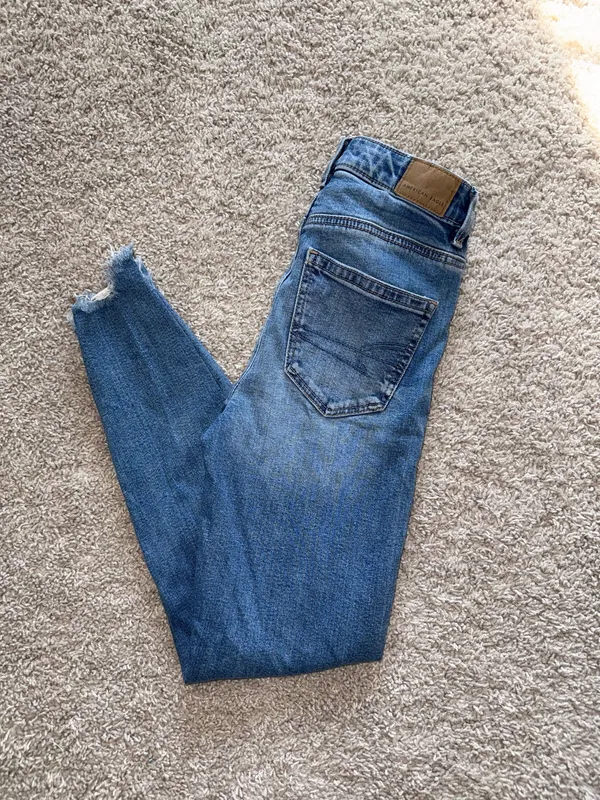 Frayed American Eagle Mom Jeans - Image 2
