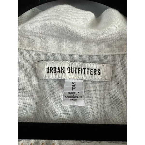 Urban Outfitters UO Rowan Souvenir Floral Embroidered Button Down Blouse Small - Image 5