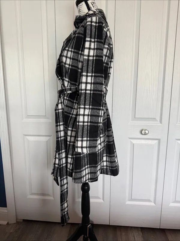 BloomChic Black and White Plaid Double - Image 4