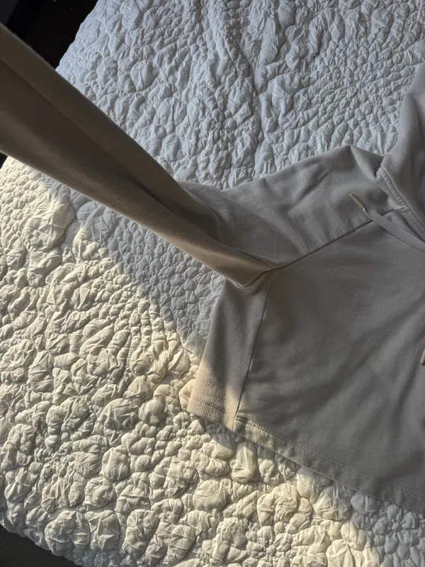 Gymshark cropped hoodie - Image 3