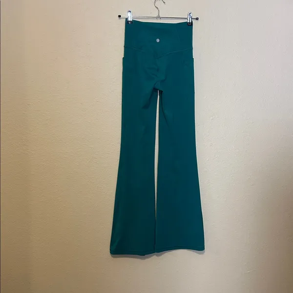 Athleta‎ Salutation Stash Flare Pant Emerald Green Size XS - Image 5