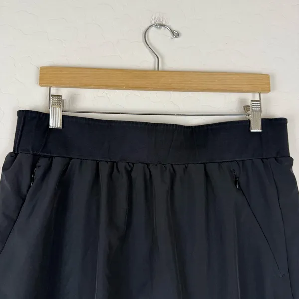 Quince Performance Tech Skort Black - Image 5