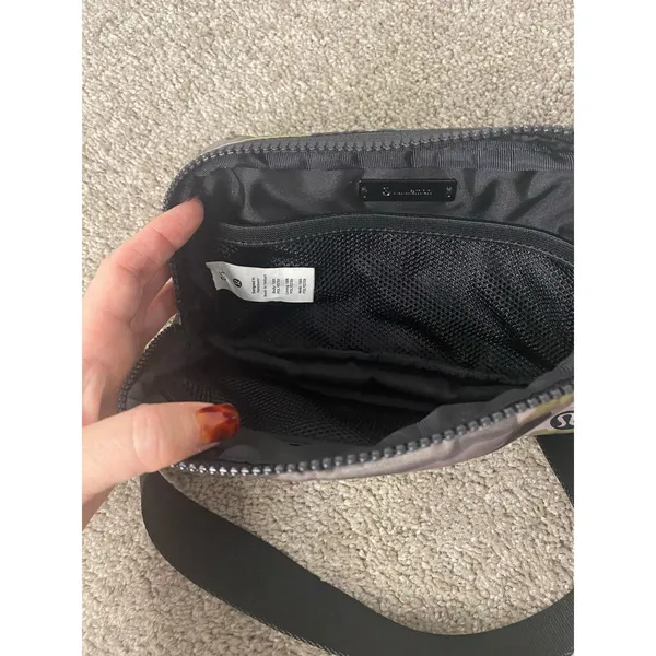 Lululemon Everywhere Belt Bag Heritage Camo Wash 1L Crossbody Discontinued Color - Image 6