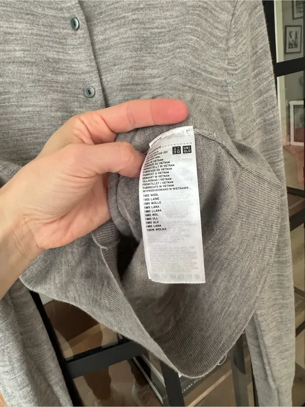 Uniqlo 100% wool cardigan sweater button up heathered gray greige neutral - Image 5