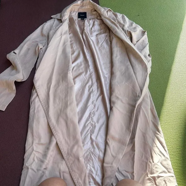 Beige trench coat - Image 3