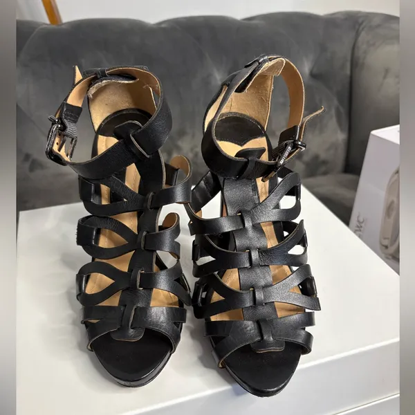 Schutz Eirininn black leather cutout heels, 7B - Image 2